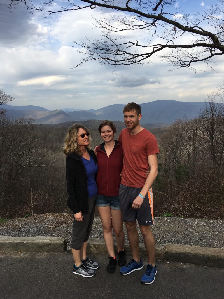 Lookout on the way to the trailhead to Grotto Falls